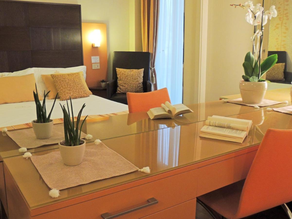 Hotel Hamiltown Cattolica Esterno foto