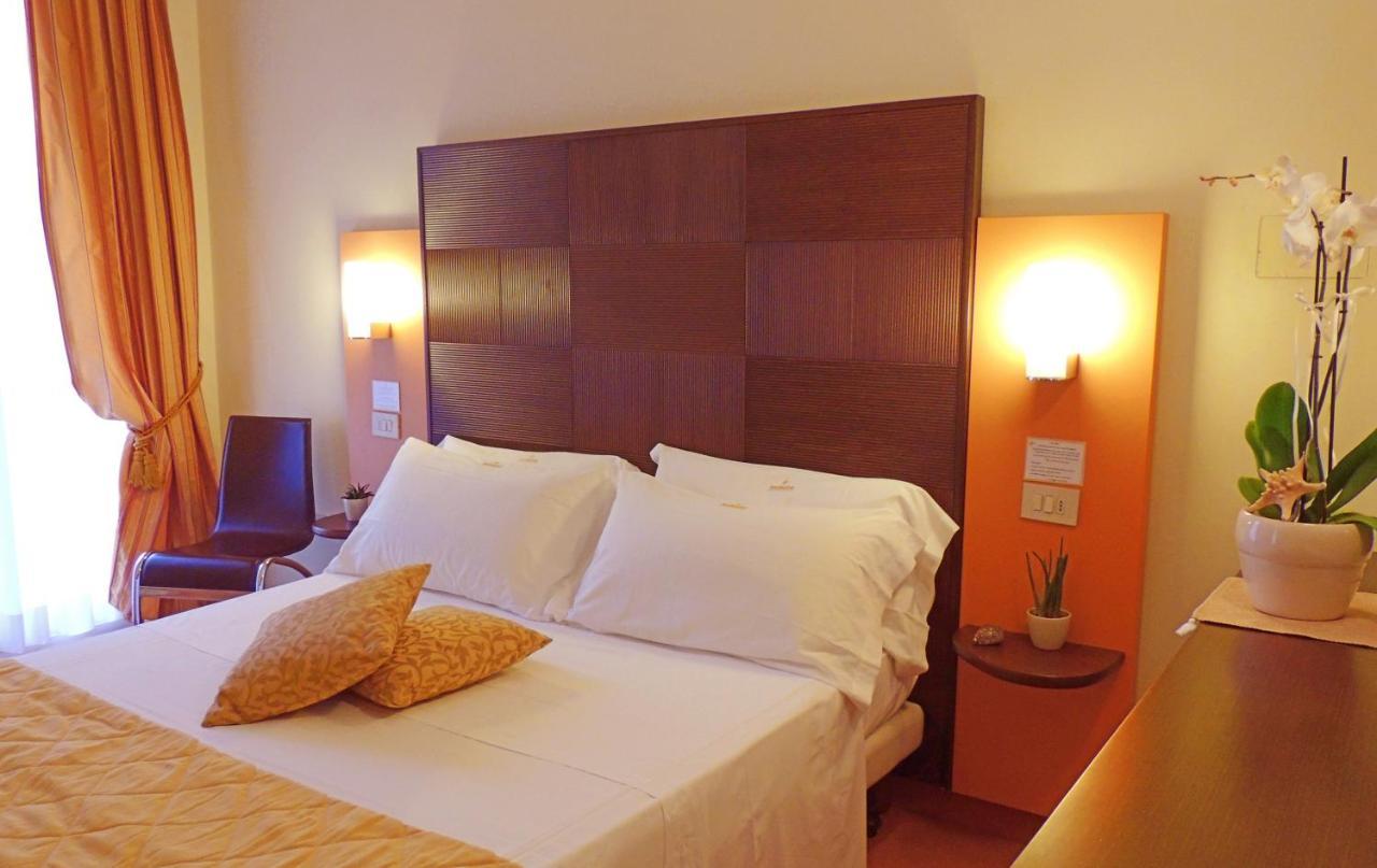 Hotel Hamiltown Cattolica Esterno foto