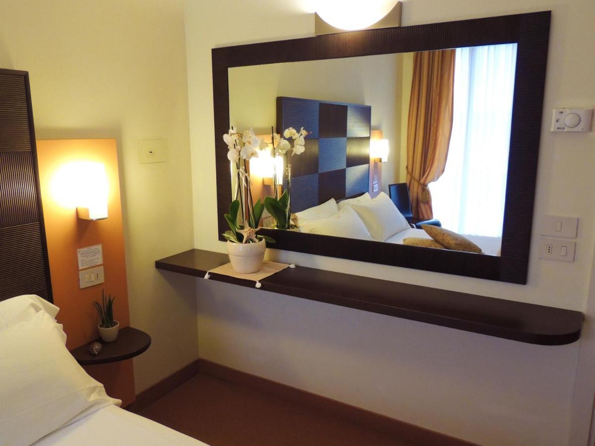 Hotel Hamiltown Cattolica Esterno foto