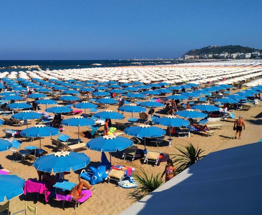 Hotel Hamiltown Cattolica Esterno foto