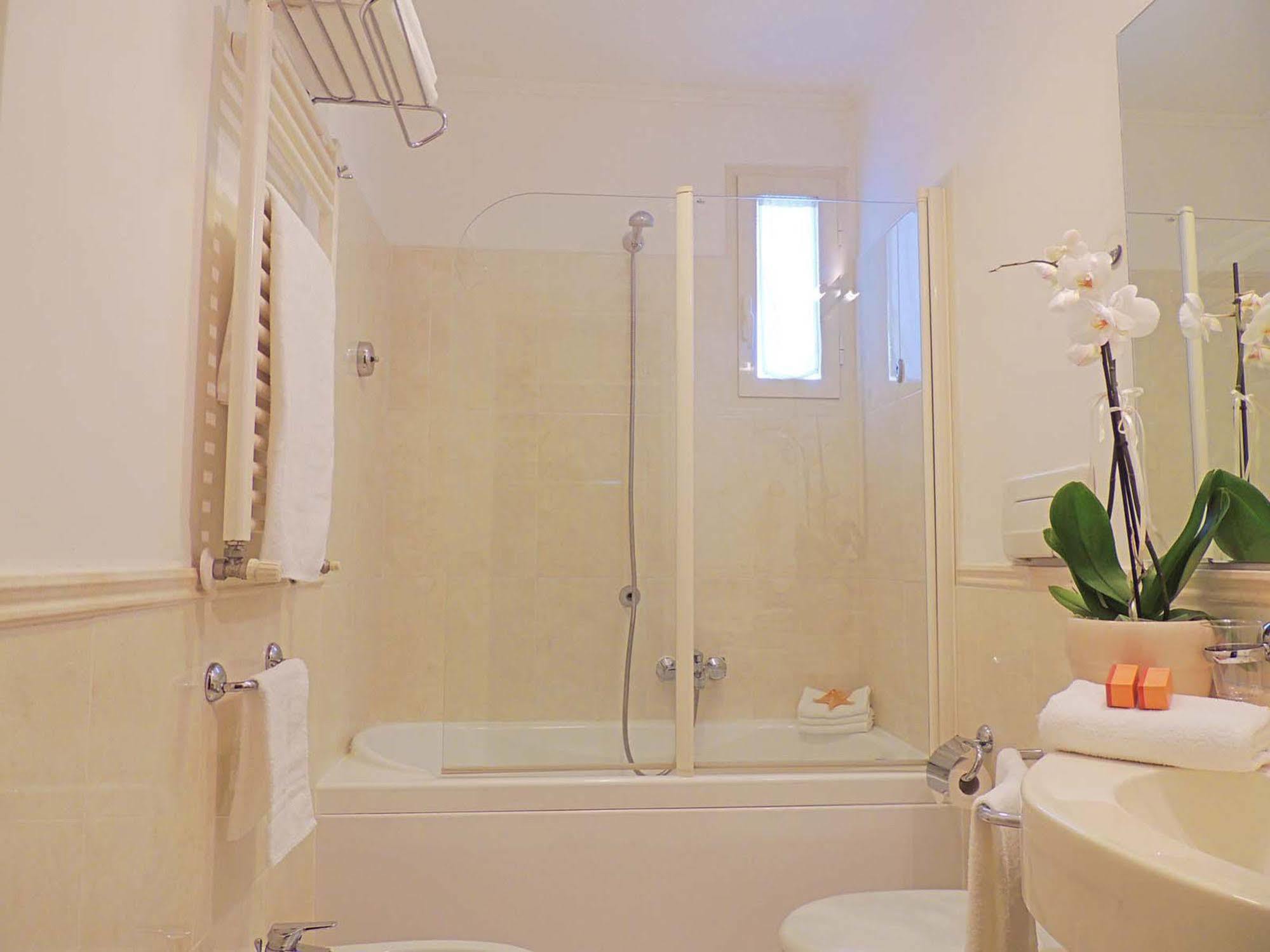 Hotel Hamiltown Cattolica Esterno foto