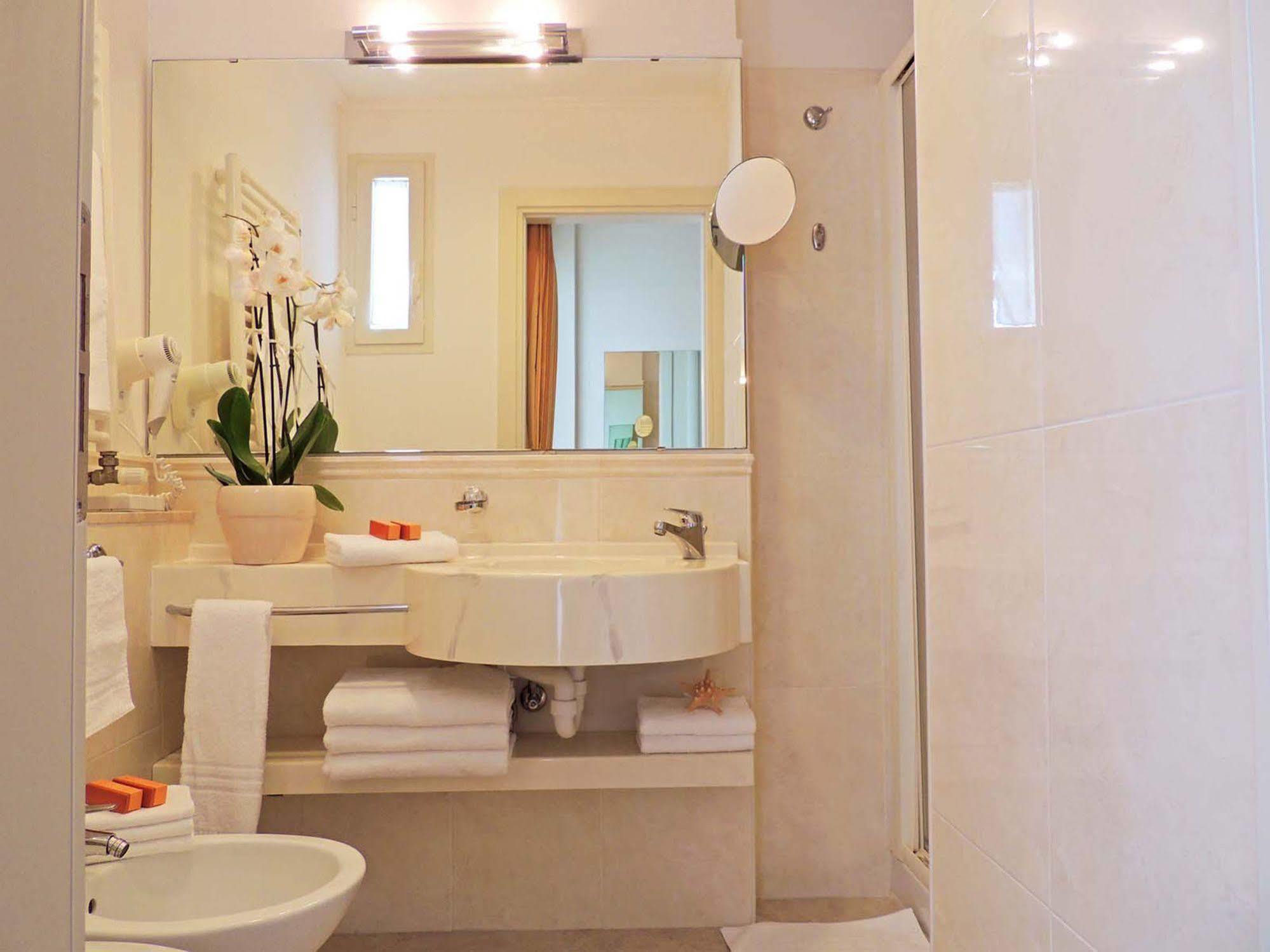 Hotel Hamiltown Cattolica Esterno foto